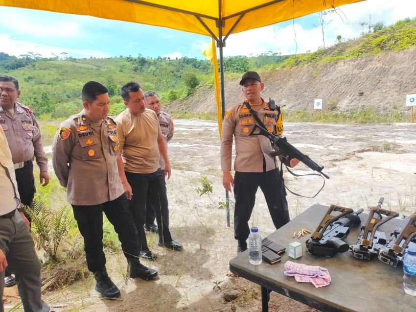 Asah Kemampuan,  Kapolres Pakpak Bharat Ajak Personil Latihan Menembak