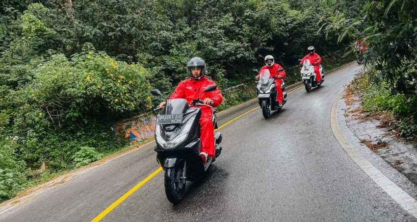 Touring Big Scooter Honda Roadventure Hadirkan Sensasi Berkendara Tiada Lawan