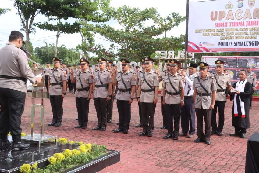 Kapolres Simalungun Serahterimahkan Jabatan Kasat dan Kapolsek