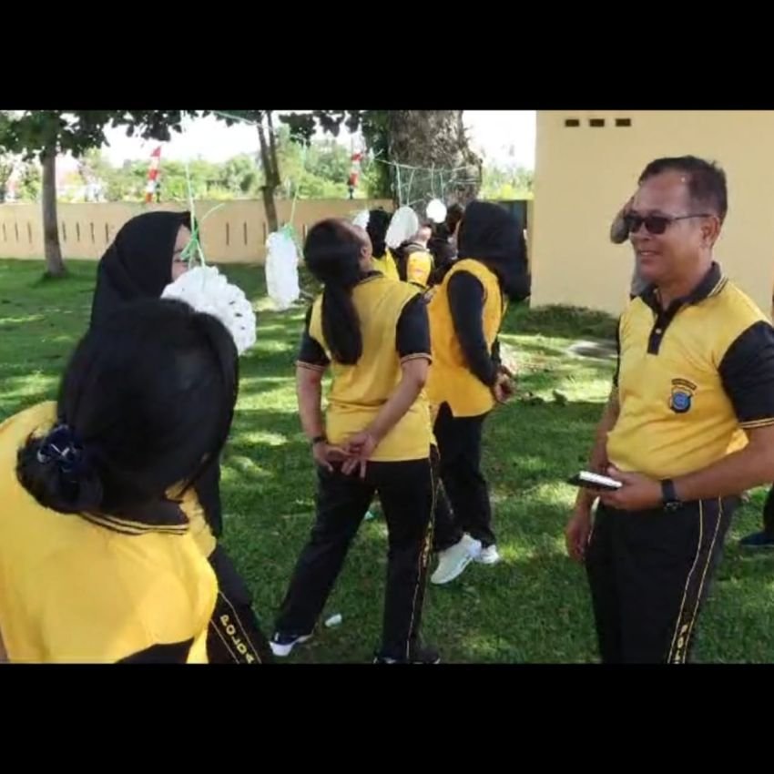 Peringati HUT ke-76, Polwan Polres Simalungun Gelar Lomba Makan Kerupuk