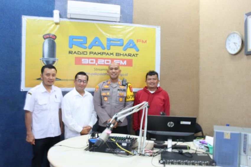Kapolres Pakpak Bharat Menjadi Nara Sumber Dialog Interaktif Hallo Polisi di Rapa FM Pakpak Bharat.
