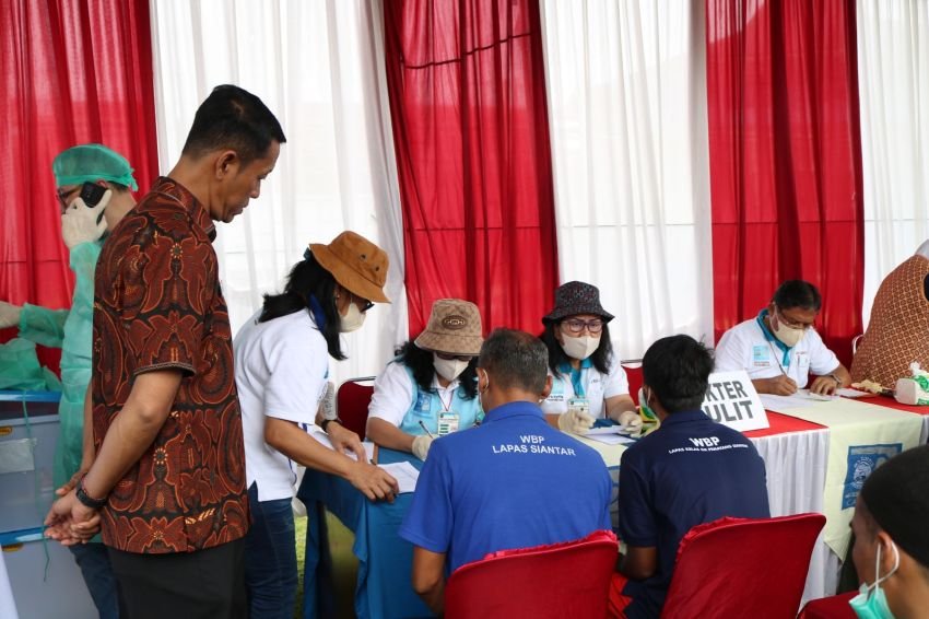Lapas Kelas IIA Pematangsiantar Bersama Dr&rsquo;s Koffie Foundation Periksa Kesehatan & Perobatan Gratis Kepada Warga Binaan