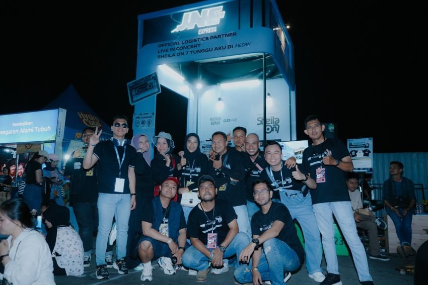 Semarak Konser Sheila On 7 &ldquo;Tunggu Aku Di Medan Bersama JNE"