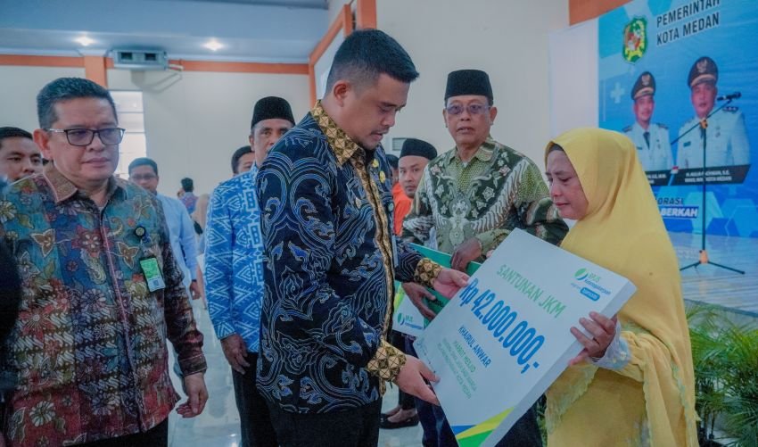 13.959 Pelayan Masyarakat Kota Medan Terharu dengan Perhatian Bobby Nasution