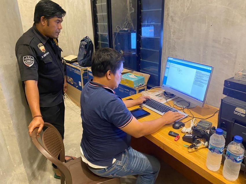 Polres Samosir Pasang dan Uji Perangkat Keamanan Venue PON XXI Aceh-Sumut 2024 di Samosir