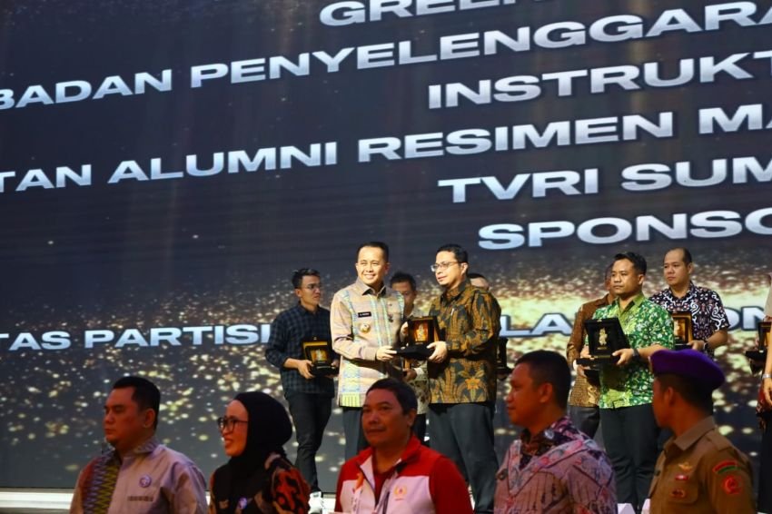 Perumda Tirtanadi Terima Penghargaan Perusahaan Support PON XXI Aceh - Sumut 2024