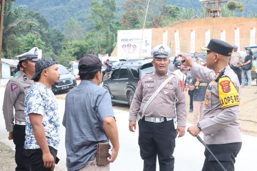 Kapolres Pakpak Bharat Tinjau Lokasi Dan Kesiapan Pelaksanaan Kirap  Api  Obor PON XXI  2024 Di Desa Perolihen