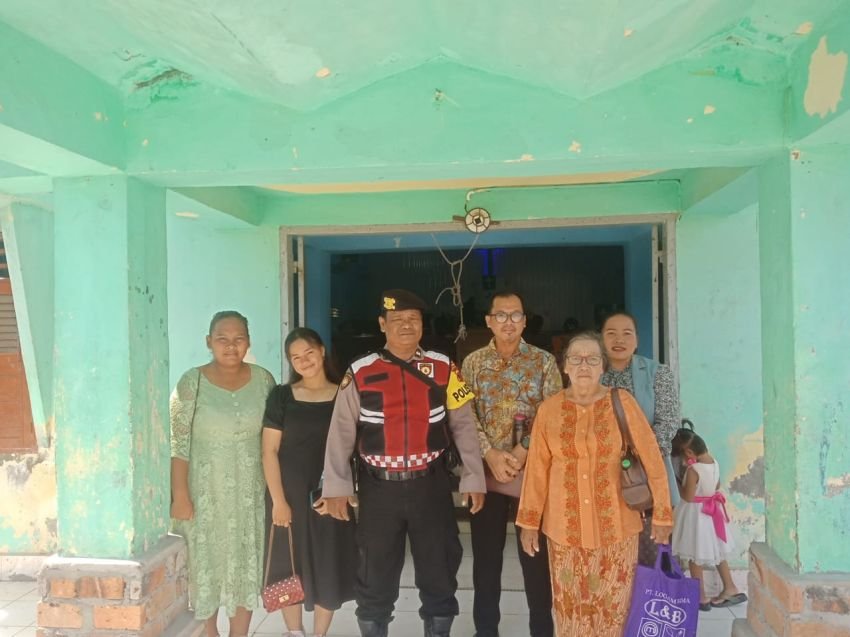 Berikan Rasa Aman dan Nyaman Saat Beribadah, Kapolsek Medang Deras Kerahkan Personelnya Untuk Pengamanan Gereja