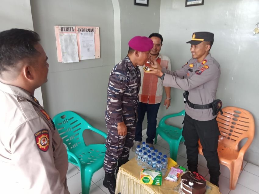 HUT TNI Ke 79, Polsek Pantai Labu Bersama Muspika Beri Surprise ke TNI Angkatan Laut