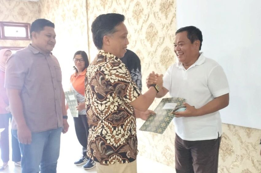 Penyuluh Agama Kristen Kemenag Pakpak Bharat Raih Penghargaan Hak Cipta dari Kemenkumham
