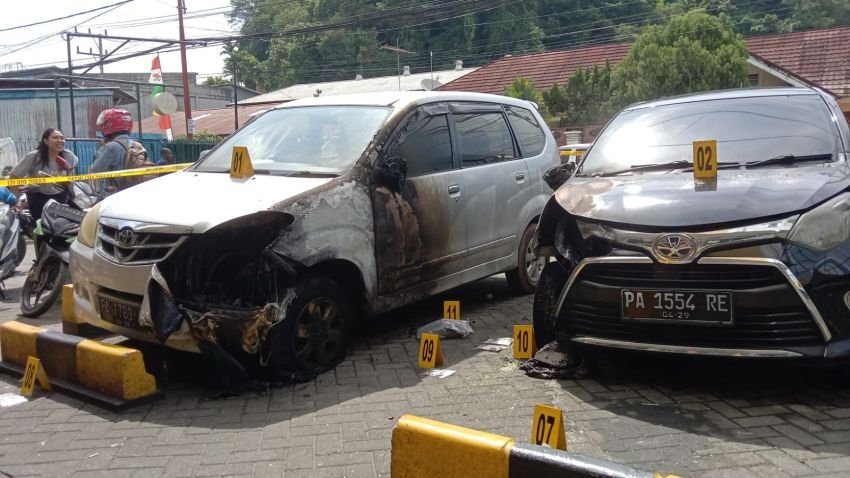 Kantor Redaksi Jubi Dilempari Bom Molotov, 2 Mobil Terbakar