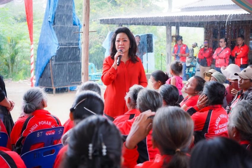 Kampanye Di Pohan Jae Siborongborong, Satika Simamora Lebih Berkonsentrasi Pada Pembangunan Sumber Daya Manusia