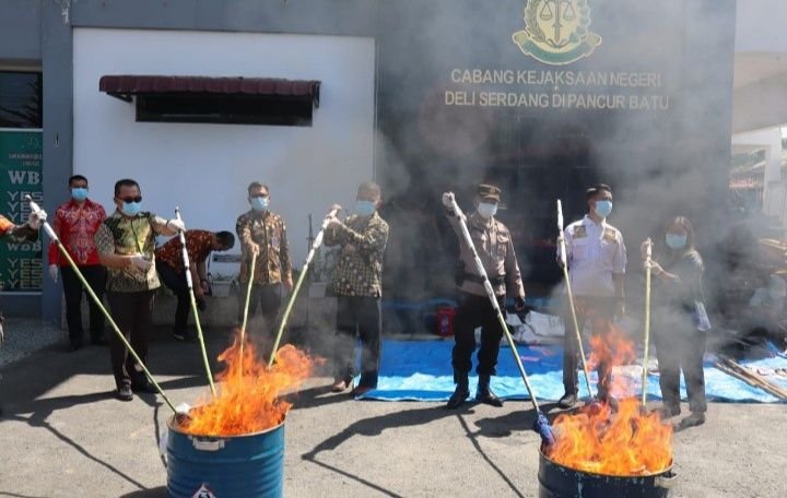Lapas Pancur Batu Hadiri Pemusnahan Barang Bukti Cabjari Pancur Batu