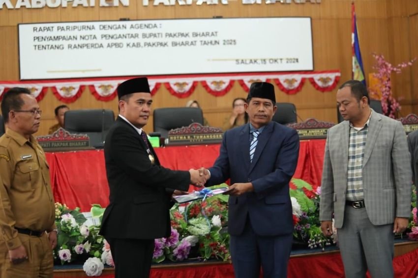Rapat Paripurna Penyampaian Nota Pengantar Bupati Tentang Ranperda APBD Kab Pakpak Bharat T.A 2025