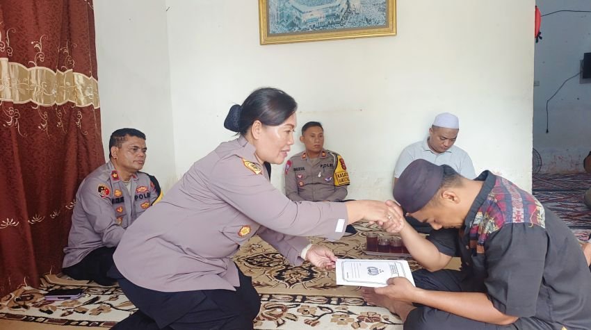 Kunjungi Rumah Duka Personel, Kapolres Sergai Berikan Tali Asih,