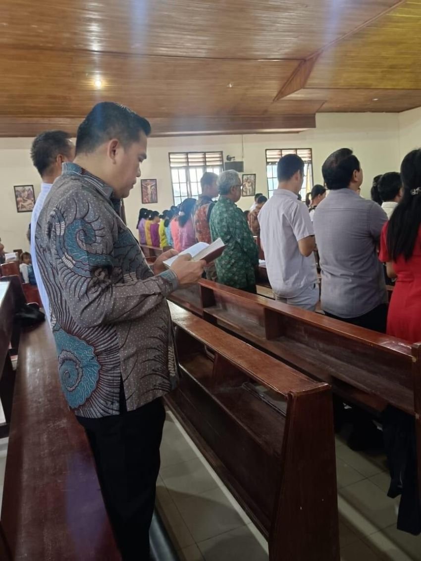 Pjs Bupati Pakpak Bharat Ikuti Ibadah Misa Gereja Katolik Paroki St Lusia Salak