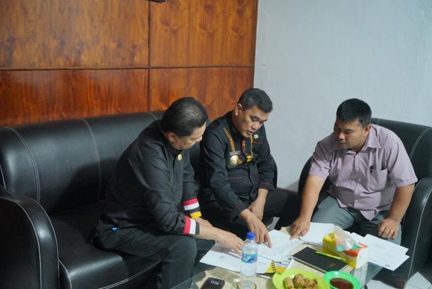 Pjs Bupati Kordinasi dengan UPTD PU Provsu Peningkatan Jalan di Sidikalang