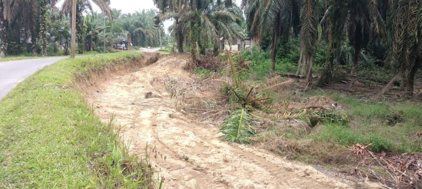 Tanpa Pemberitahuan, Proyek Tanggul APBD Provsu 'Rusak' Lahan Warga