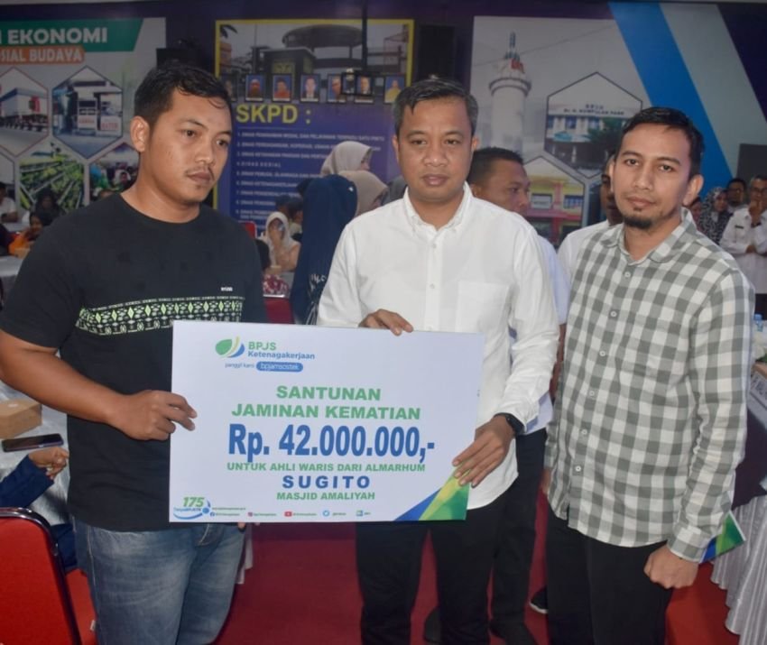 BPJS Ketenagakerjaan Tebing Tinggi Serahkan Santunan dan Kartu Kepesertaan 129 Kader Posyandu