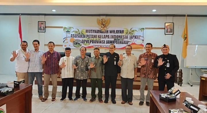 Ketum DPN APKI Soeprihadiono Minta Program Hilirisasi Kelapa Untungkan Petani