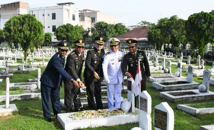 Jelang HUT TNI Ke 79, Danlantamal I Ziarah ke Taman Makam Pahlawan Bukit Barisan