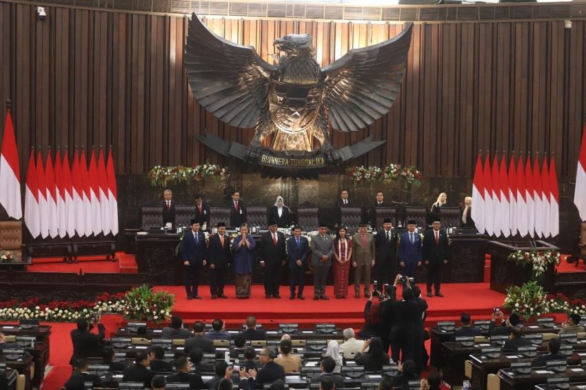 Sidang Paripurna MPR RI Menetapkan Ketua MPR RI Ahmad Muzani Periode 2024-2029
