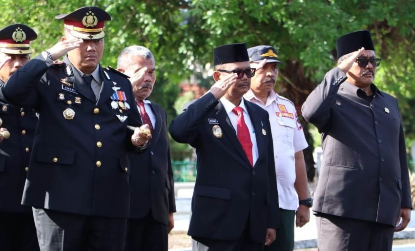 Sambut HUT TNI Ke-79,  Jajaran Korem 022/PT  Ziarah di TMP Nagur