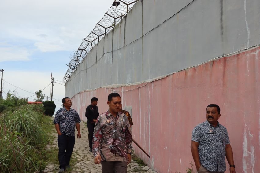 Lapas Narkotika Klas II A P.Siantar Laksanakan Pemeriksaan Tembok Pembatas dan Patroli