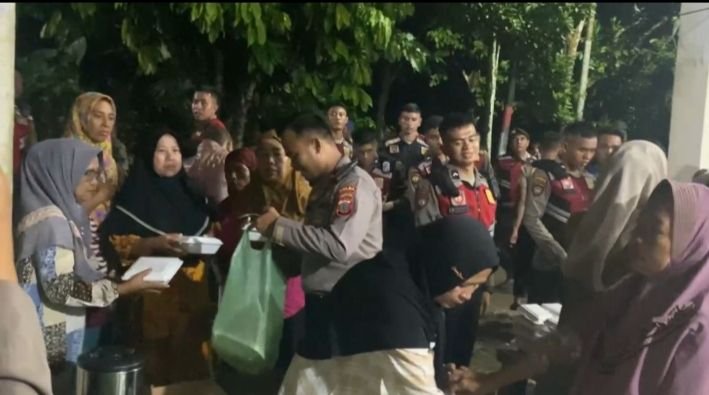 Polda Sumut Salurkan Bantuan Kepada Masyarakat Terdampak Banjir di Marindal
