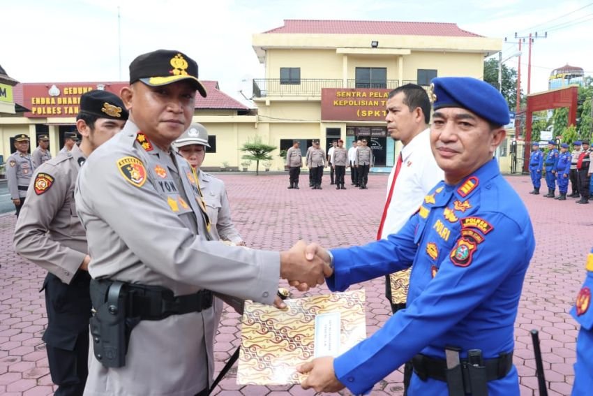 Berhasil Ungkap Kasus, Kapolres Tanjung Balai Berikan Penghargaan Kepada Personil