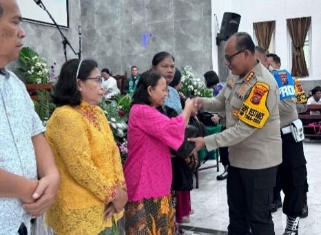 Giat Minggu Kasih, Kapolrestabes Medan Salurkan Bantuan Sembako dari Kapolda Sumut