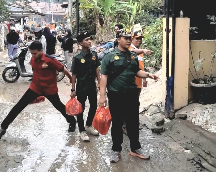 PERSIS Kota Medan Serahkan Bantuan Bahan Makanan Ke Warga Terdampak Banjir