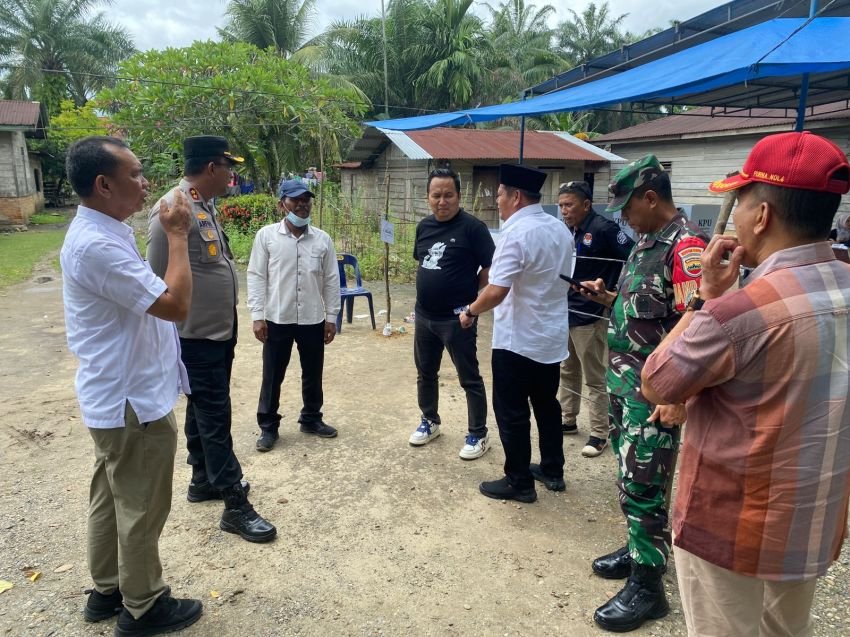 Kapolres Labusel Bersama Forkopimda Pantau TPS