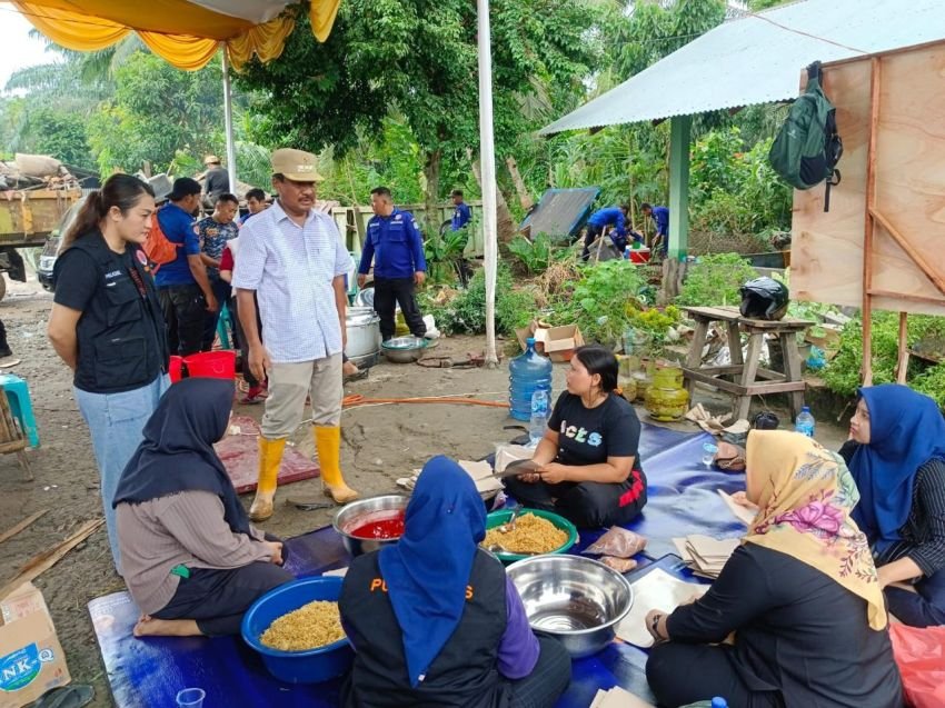 Tinjau Langsung Lokasi Banjir, Wali Kota Amir Hamzah Imbau Warga Tetap Waspada