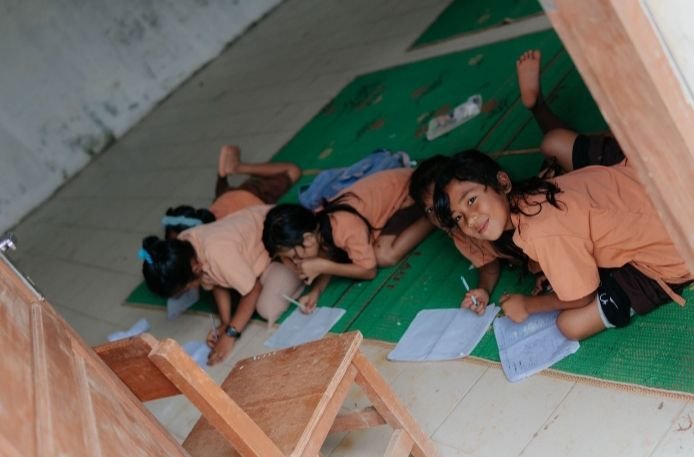 Ombudsman RI Tinjau Pelajar  SD Negeri Belajar Beralaskan Tikar di Stabat