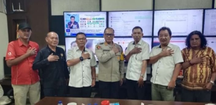 Sukseskan Perayaan Natal PWI Sumut 2024, Kapolrestabes Medan Sumbangkan Paket Natal Untuk Warga