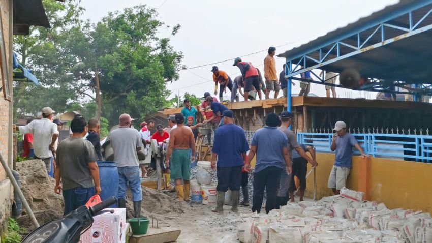 Panitia Pembangunan Sibatu Batu Blok 3 Bah Sorma Lakukan Pengecoran Kamar Mandi dan Tempat Wudhu Masjid