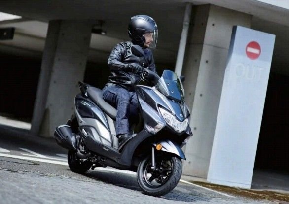 Suzuki Burgman Street 125EX: Skuter Modern untuk Gaya Hidup Dinamis