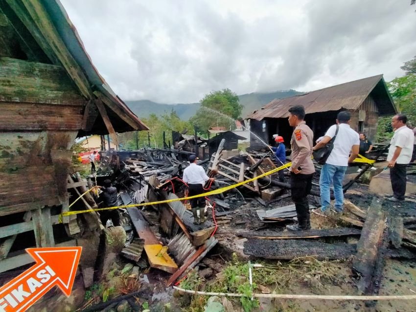 Rumah Adat Milik Hot Nahor Limbong Terbakar Diduga Akibat Korsleting Listrik