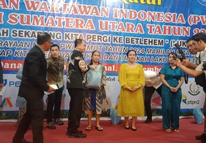 Pj Gubsu Sampaikan Salam Natal Pada Perayaan Natal PWI Sumut 2024