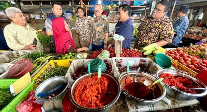 Komisi Pengawas Persaingan Usaha Bersama Dinas Disperindag Sidak Pasar