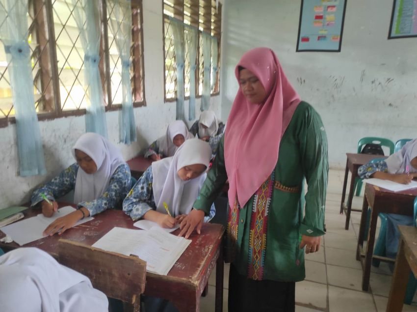 Kisah Perjuangan Rukiah, Guru Honorer Mengabdi 17 Tahun Akhirnya Lulus PPPK