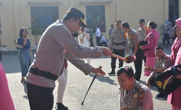 28 Personel Polres Labusel Naik Pangkat AKBP Arfin Fachreza: Tingkatkan Pelayanan Kepada Masyarakat