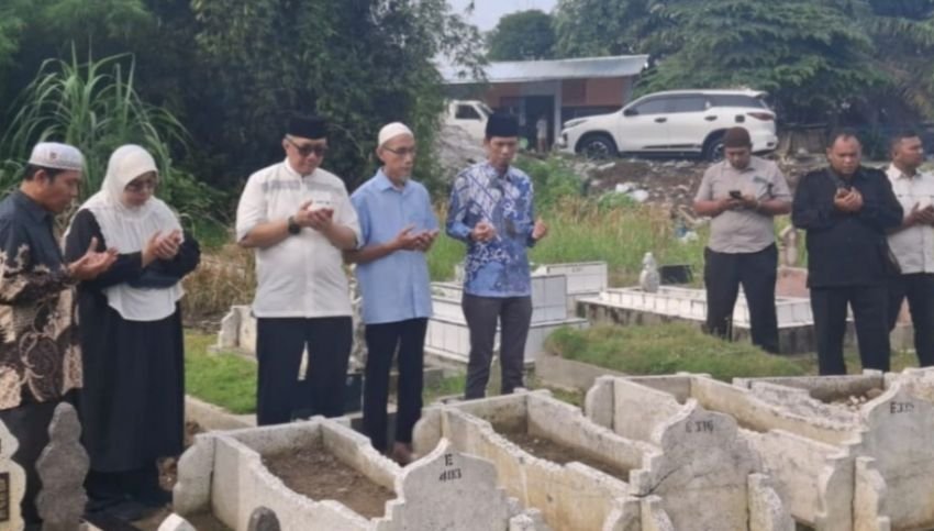 Rangkaian Milad ke 74 dan 73, Keluarga Besar UISU Ziarah ke Makam Pendiri dan Mantan Rektor