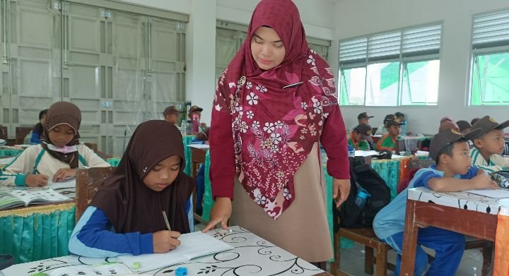 Cerita Zahra Almira, Siswi Berprestasi MIN 1 Dairi Selalu Meraih Juara Kelas