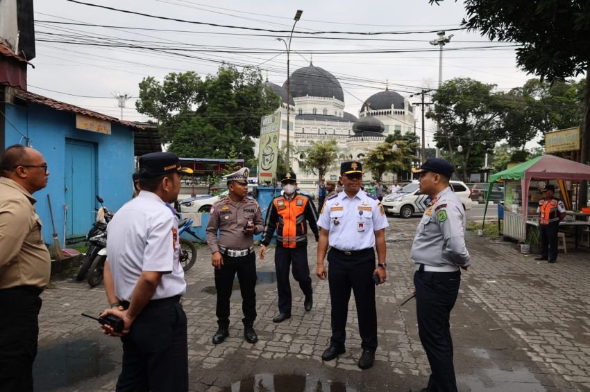 Kadishub Sumut Pimpin Penertiban Larang Naik-Turun Penumpang di Loket Sepanjang Jalan Sisingamangaraja Medan