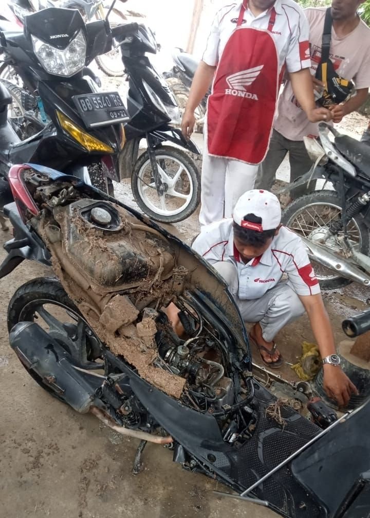 Honda Peduli Bencana Banjir Hadirkan Layanan Servis Motor Gratis di Tapsel