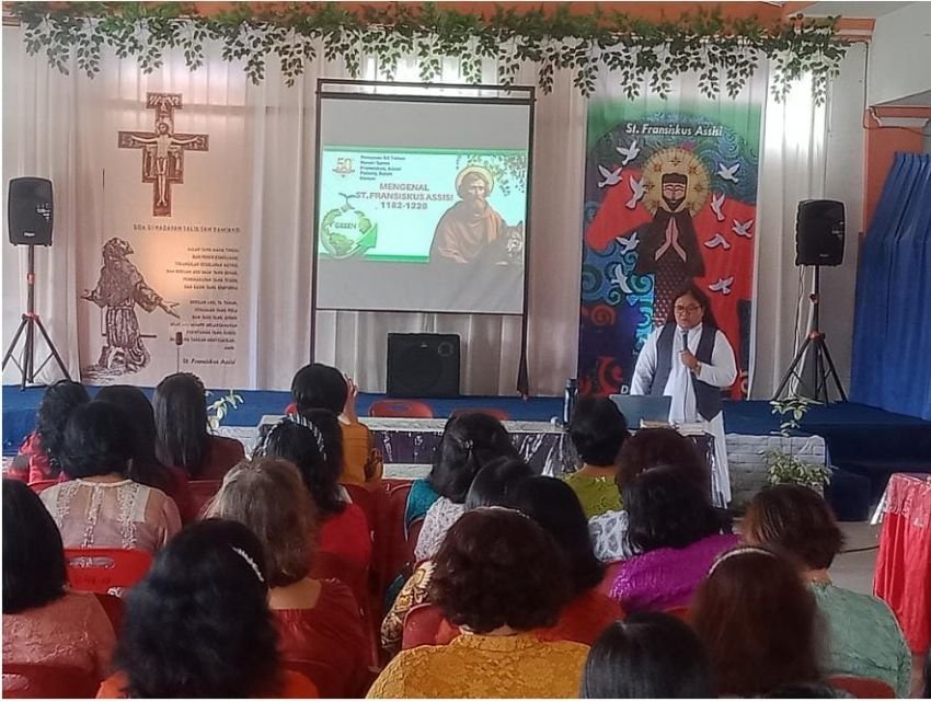 Umat Stasi Santa Theresia Perumnas Simalingkar Mengenal Santo Fransiskus Lewat Nonton Bareng dan Seminar