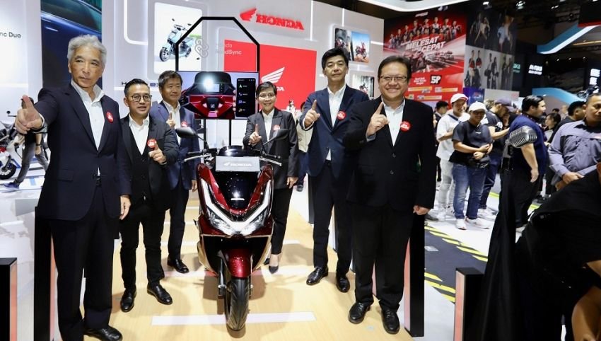 Kecanggihan Honda PCX 160 RoadSync dan Motor Listrik Futuristik di IIMS 2025