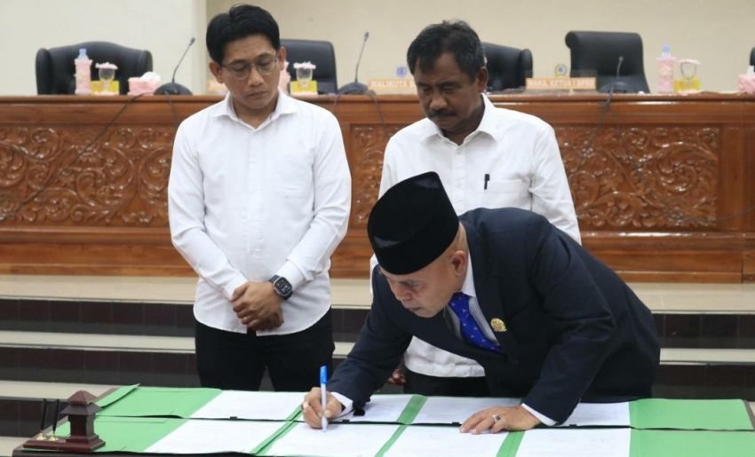 DPRD Tetapkan Amir - Hasanul Sebagai Wali Kota Dan Wakil Wali Kota Terpilih Kota Binjai 2025-2030